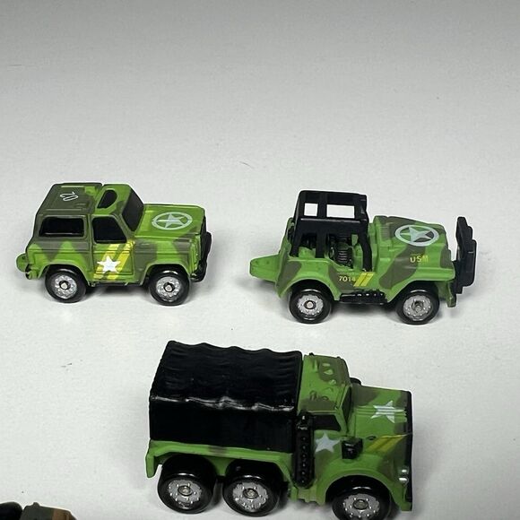 7 Vintage Micro Machines Military Army Vehicles Lot Blazer Ambulance Cargo Dozer - Picture 5 of 9